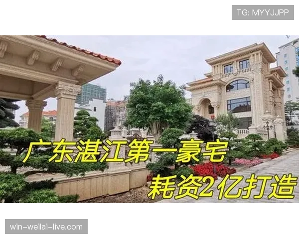 富里又在豪宅里边吃炸鸡边看拳赛回放，这自律人设到底怎么立住的？